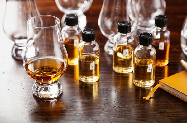 Comment planifier une tournée des distilleries de whisky en Écosse ?